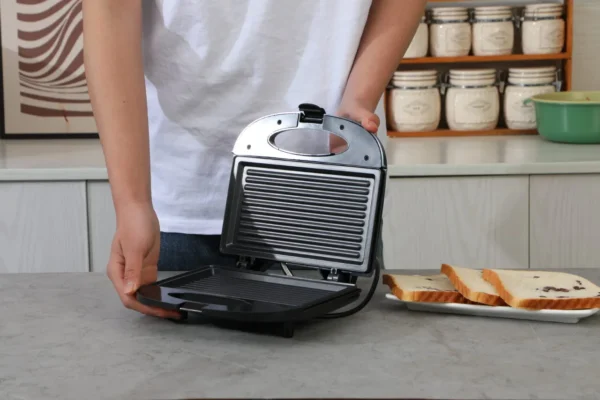 Sandwichera y Parrillera 800W X12 - Imagen 3